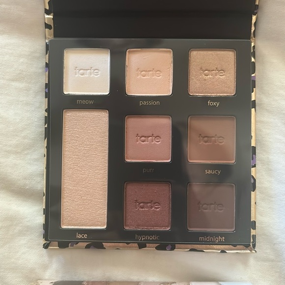 Beauty Bundle Lilly Pulitzer Cosmetic Bag Eye Tarte Brushes Masks Socks Ulta - Picture 3 of 14